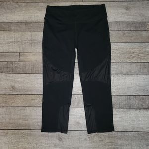 Fabletics Cropped Capris Athletic Yoga Leggings